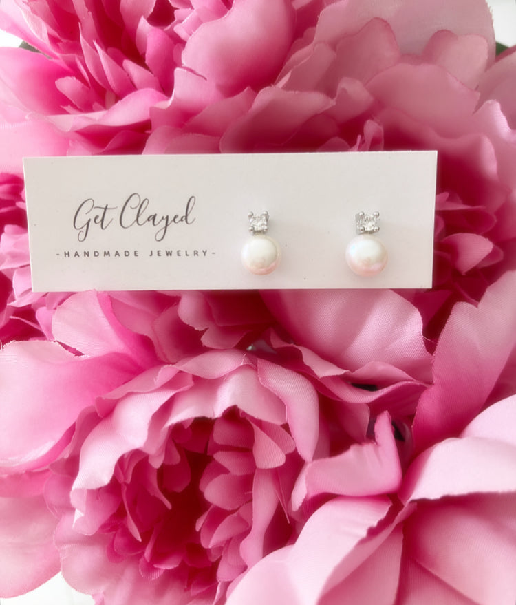 925 Sterling silver plated pearl earrings & faux leather pouch