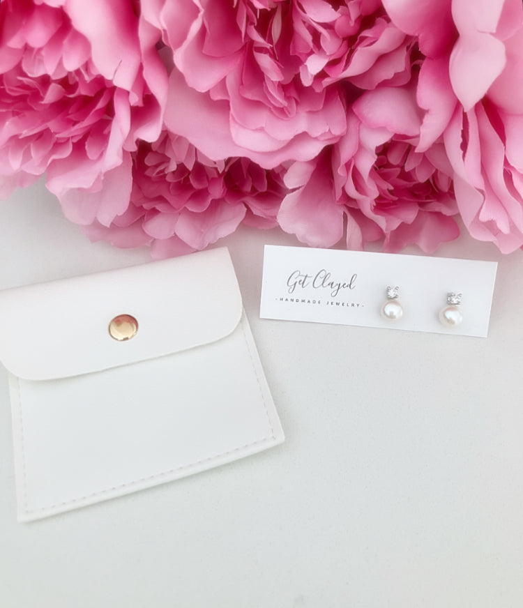925 Sterling silver plated pearl earrings & faux leather pouch