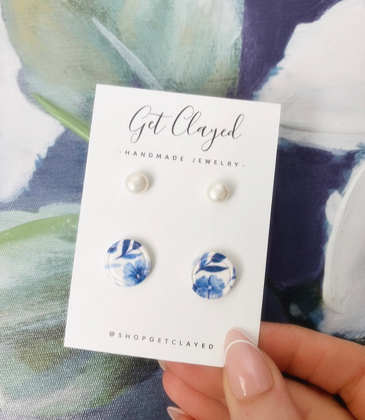 Pearl / floral studs set