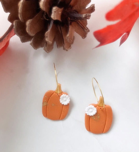 White flower pumpkin hoops