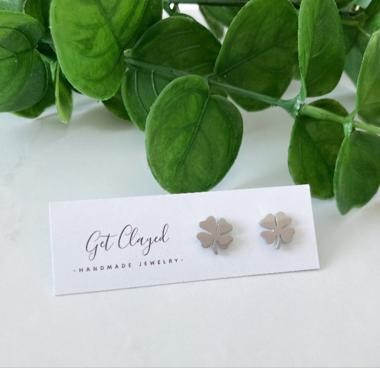 Clover leaf studs