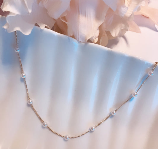 Dainty chain pearl necklace
