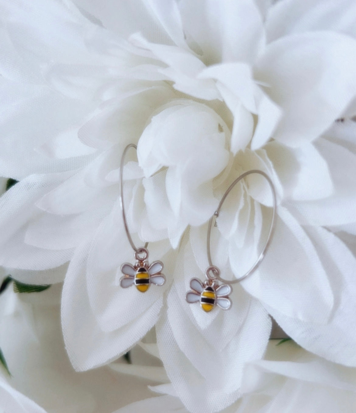 Bee hoops